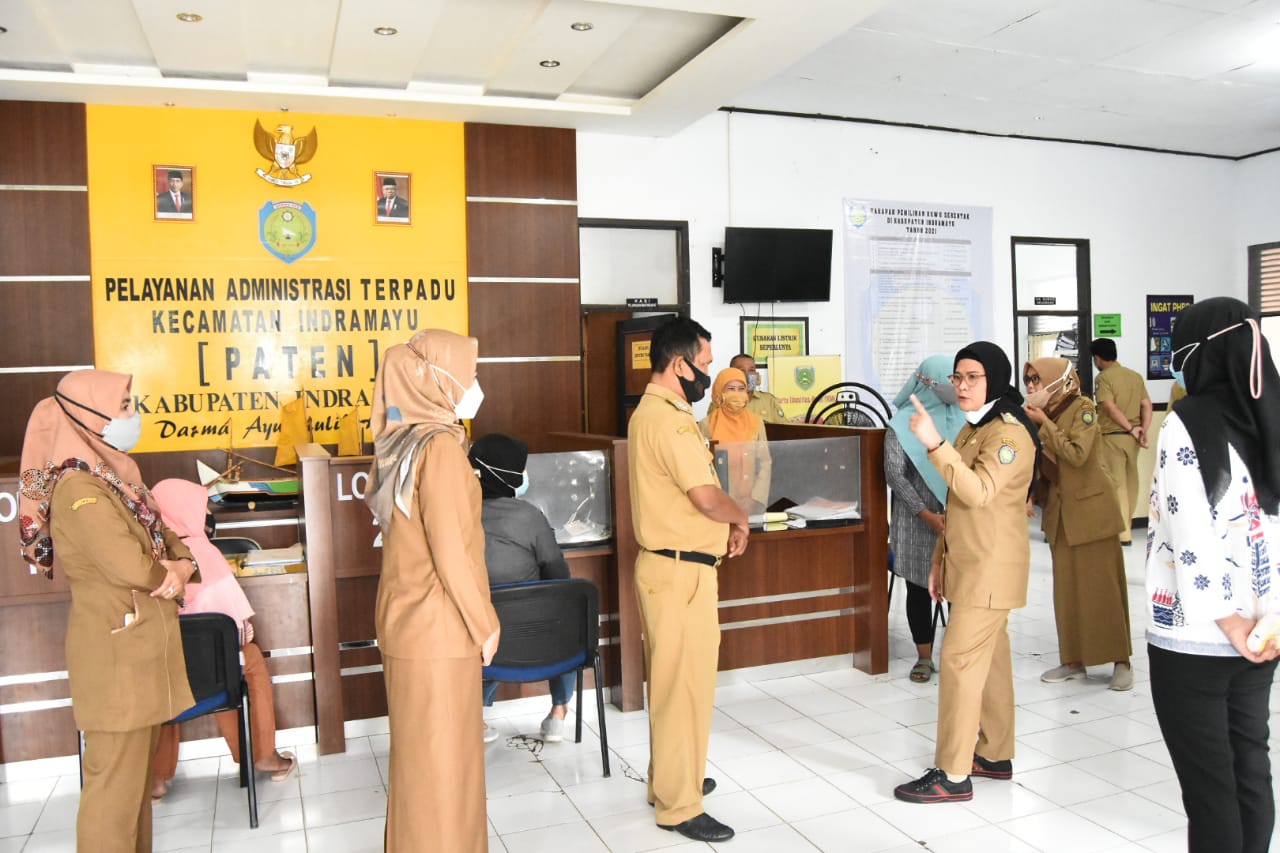 Bupati Nina Sidak ke Kecamatan, Ada Tulisan Remaja Langsung Minta Diganti