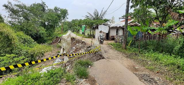 Lima Desa Rawan Bencana, Tanggul Cimanuk Kritis, Jalan Desa Masih Ambles