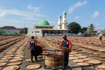 Tidak PHK Pekerja, Perbanyak Stok untuk Pasar Lokal