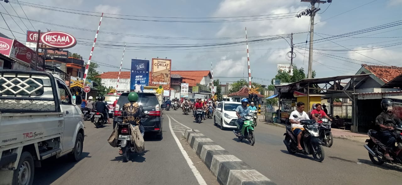 Kilang Balongan Terbakar, Lalu Lintas Cirebon Indramayu di Jatibarang Padat