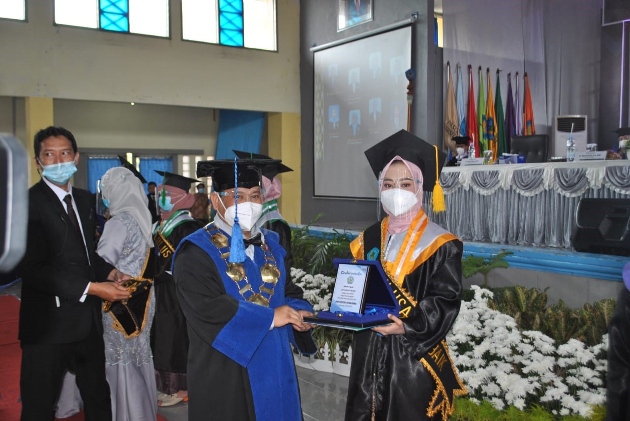 Wisudawan Diminta Keratif dan Inovatif