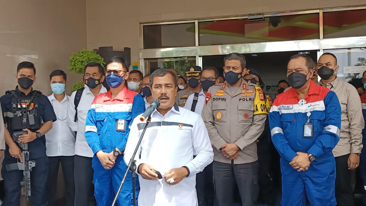 Bareskrim Olah TKP Kebakaran Tangki Pertamina Balongan