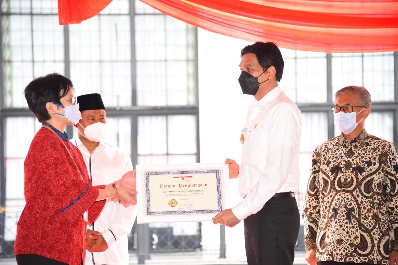 Pemkab Indramayu Raih Penghargaan Dari BP2MI