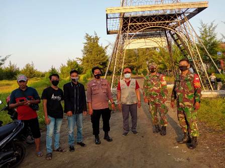 Hindari Cluster Baru Covid-19: Camat Pasekan Tutup Wisata Pantai Sumur Tiris