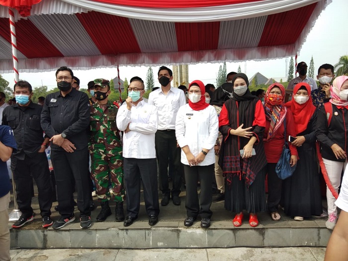 Realisasikan Program Alur, Bupati Nina Pimpin Pembongkaran Pagar Alun-alun Indramayu