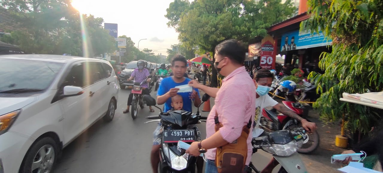 Bagikan Masker, Imbau Patuhi Protokol Kesehatan