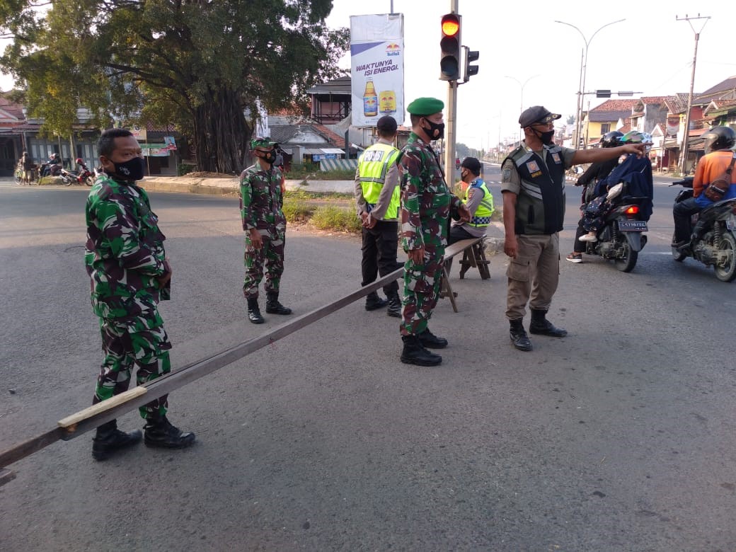 Akses Menuju Pasar Disekat, Antisipasi Covid-19, Satgas Cegah Pedagang dari Luar