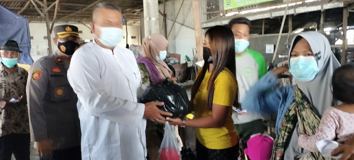Ratusan Warga Tiga Desa Terima Bantuan Sembako