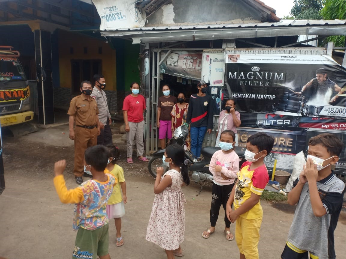 Edukasi Orang Tua Disiplin Prokes, Siapkan Masker Gratis