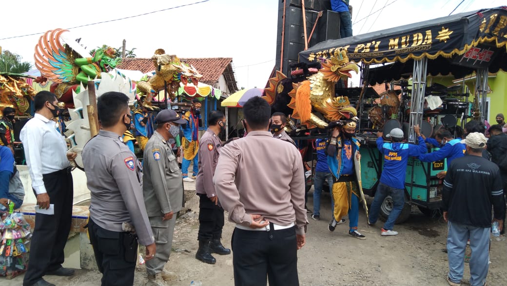 Cegah Kerumunan Massa, Satgas Gabungan Bubarkan Arak-Arakan