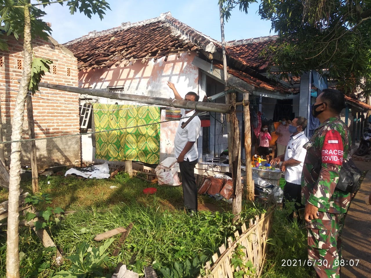 Rumah Rusak Diterjang Angin Kencang