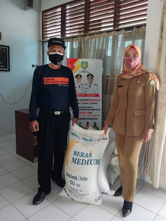 Pemkab Bantu Beras Warga yang Isoman