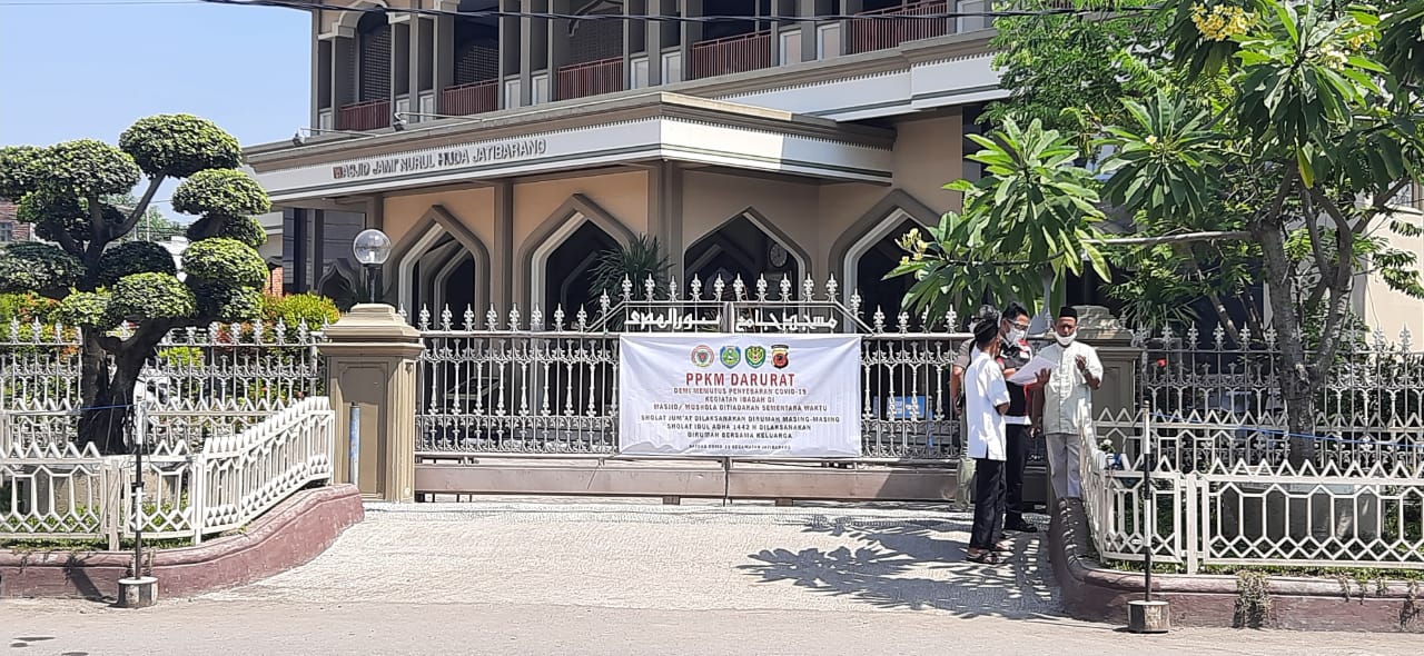 Masjid Tutup, Hanya Azan Penanda Waktu Salat