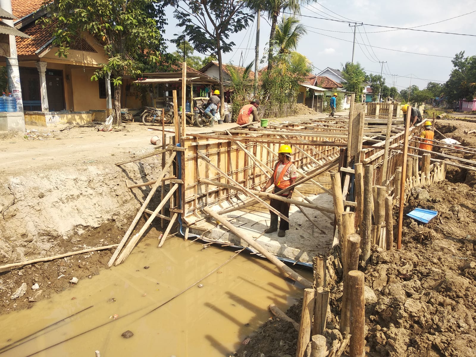 PT. SACNA Konsen Kerjakan Saluran Tersier dan Sekunder