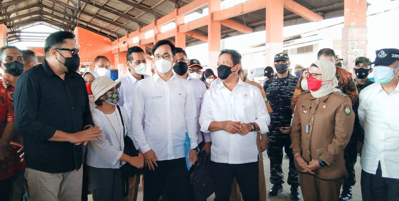 Menteri Trenggono Pantau Vaksinasi Nelayan Indramayu