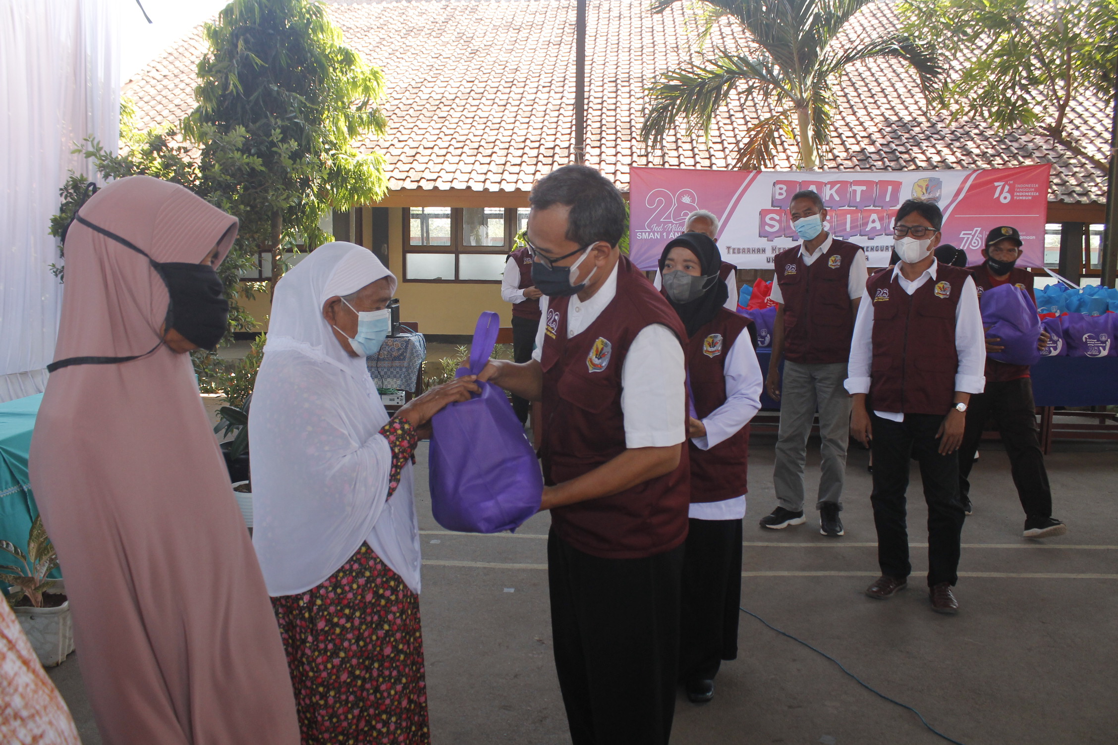 Milad ke-28, Smanja Tebar Paket Sembako