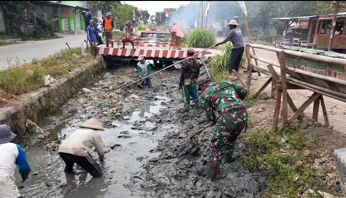 Normalisasi Saluran Irigasi, Sambut HUT Ke-76 RI TNI Gelar Karya Bakti