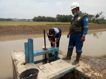 PT. Nidya Karya Tutup Pintu Air untuk Lanjutkan Proyek Saluran Irigasi