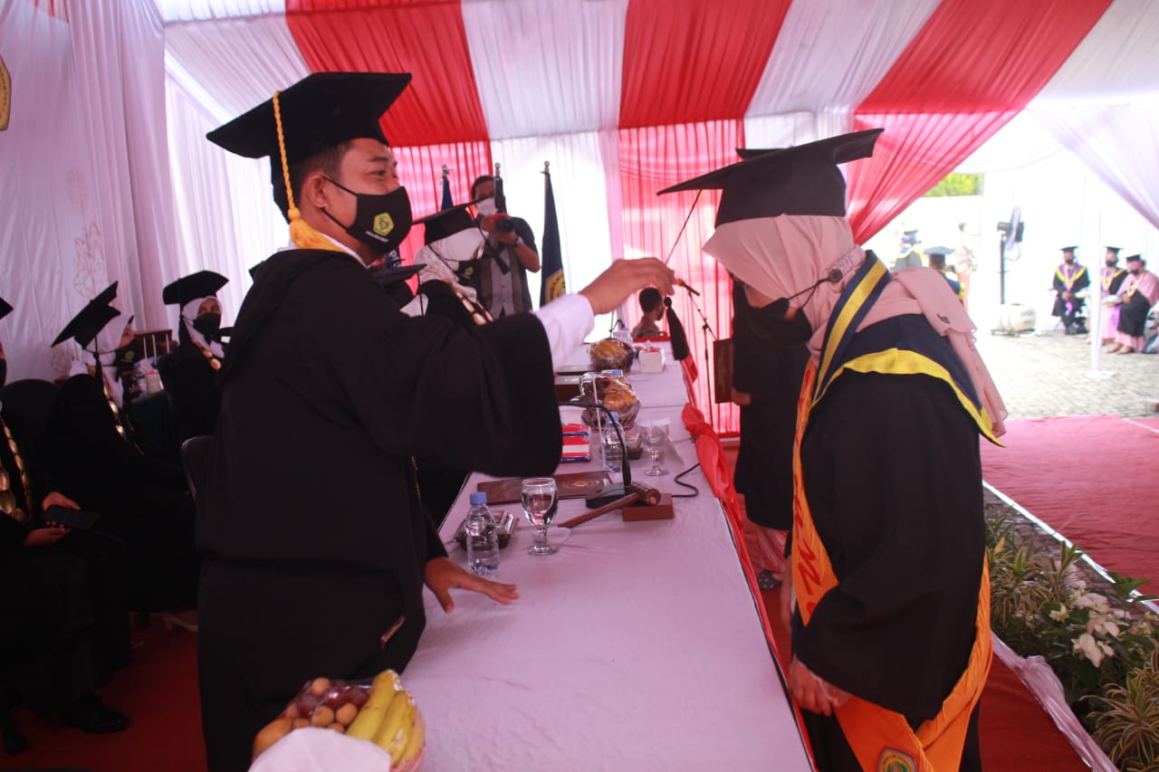 STIKes Indramayu Gelar Wisuda ke_XVIII, 105 Wisudawan Ikuti Sumpah