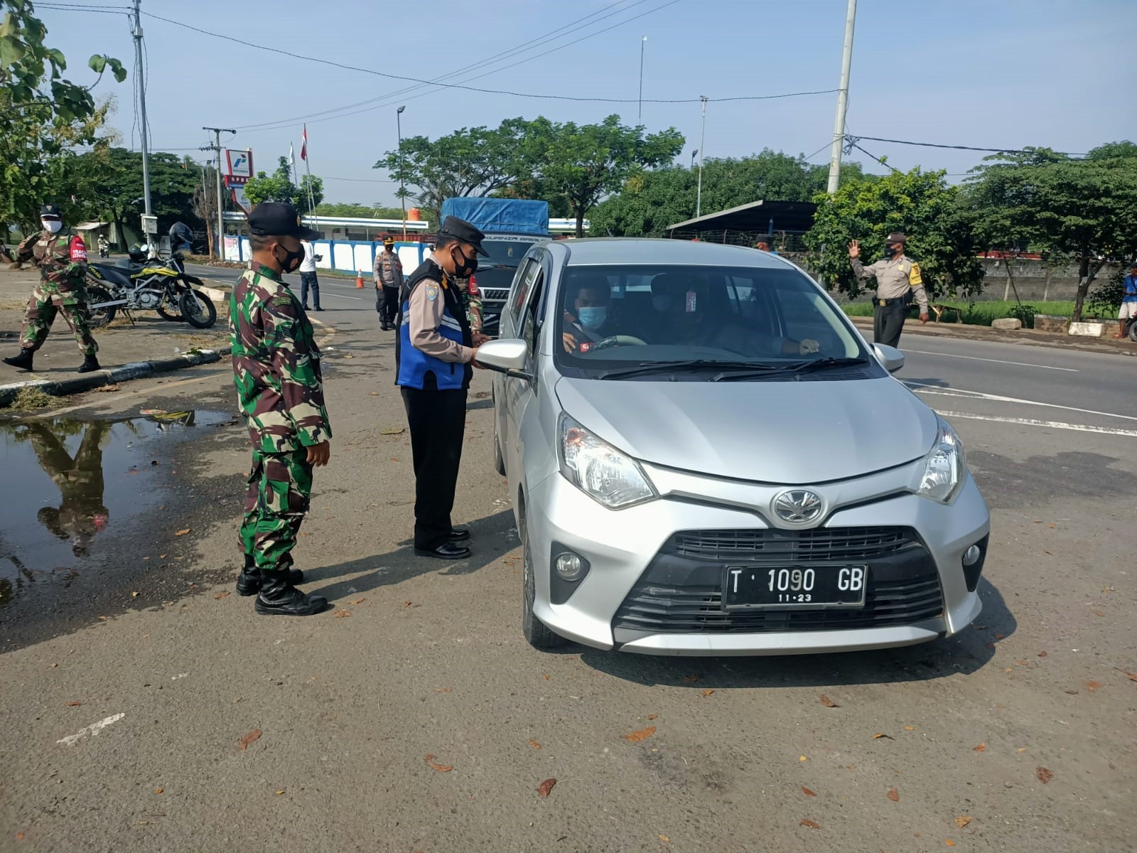 Harus Sertakan Bukti Sudah Divaksin, Puluhan Kendaraan Terpaksa Diputar Balik