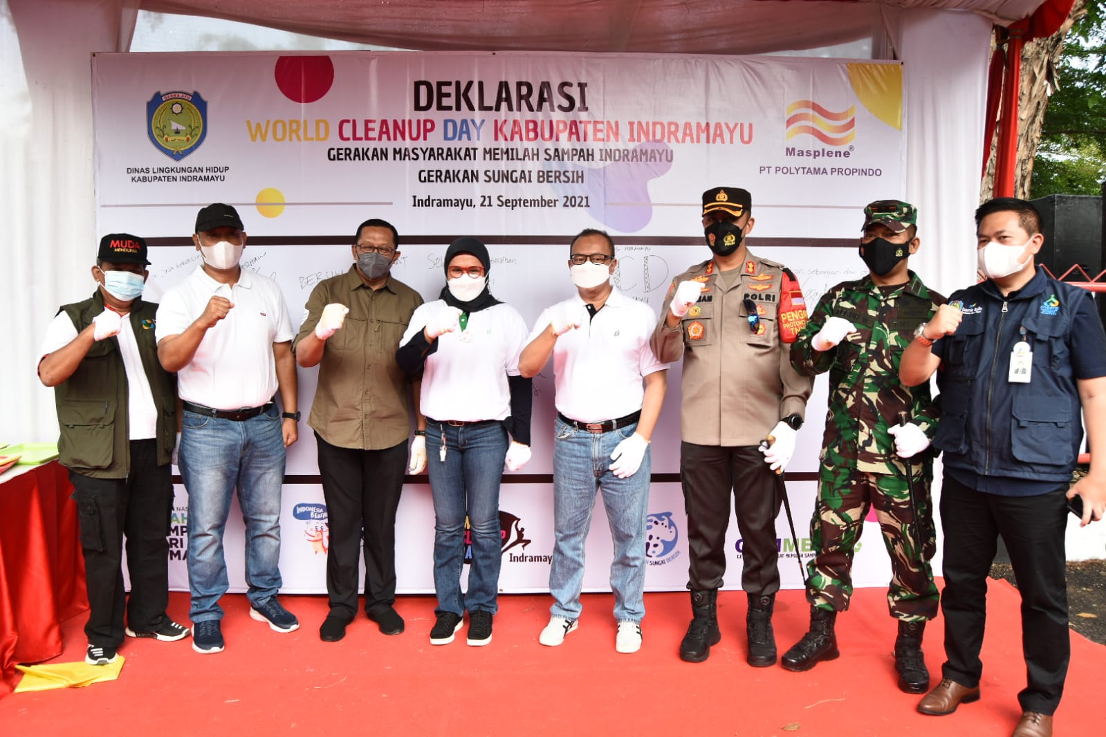Deklarasi Jaga Kebersihan, Bupati Nina Aksi Bersih-bersih di Kali Cimanuk