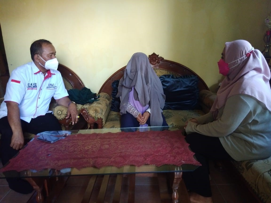 Bejat, Kekek Cabuli Cucu Temannya