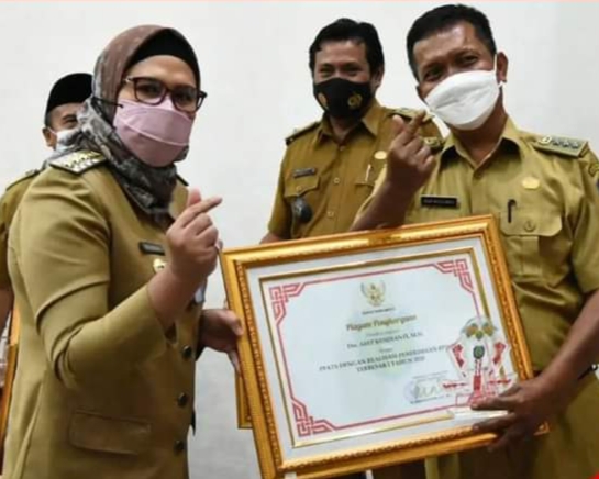 Camat Indramayu Raih Wajib Pajak Daerah Terbaik