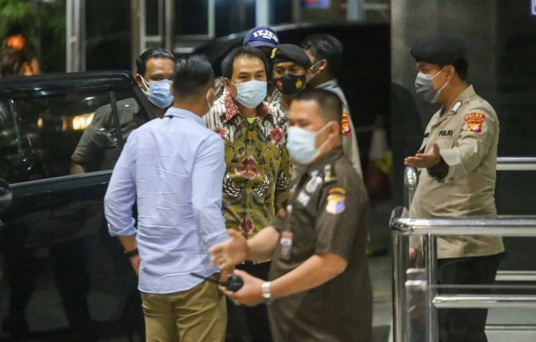 Drama Azis Syamsuddin Ditangkap KPK, Alasan Isoman sampai Mandi Dulu