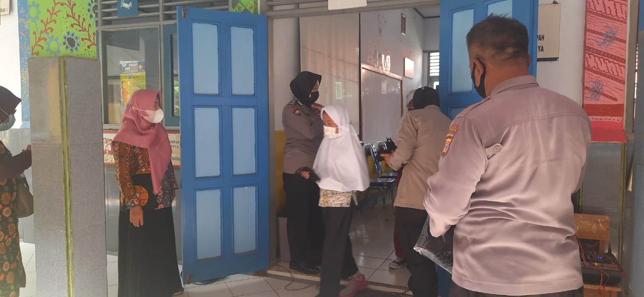 Sekolah Steril dari Pedagang