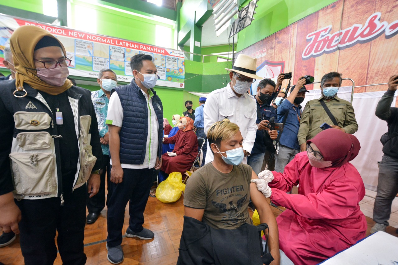 Vaksinasi di Pertamina Balongan Jadi Percontohan Perusahaan Lain