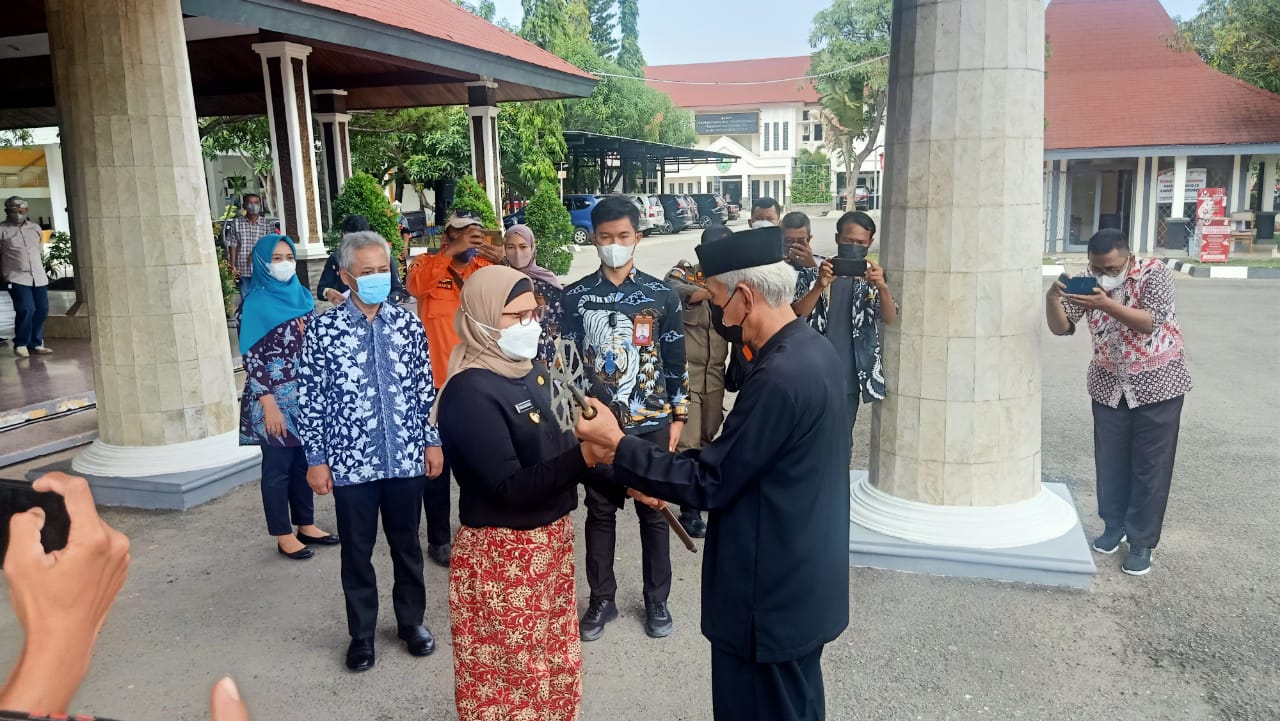 Bupati Nina Lepas Kirab Pusaka Dalam Rangka Hari Jadi ke-494 Indramayu