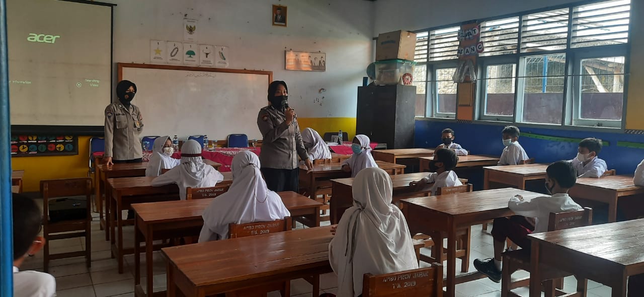 Ajak Siswa SDN 1 Kapandean Patuhi Prokes