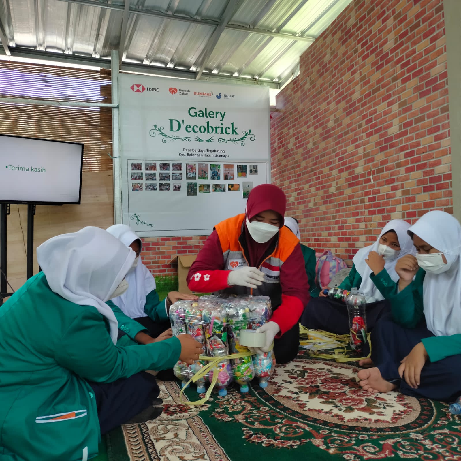 Siswa SMP Juara Belajar Ecobrick