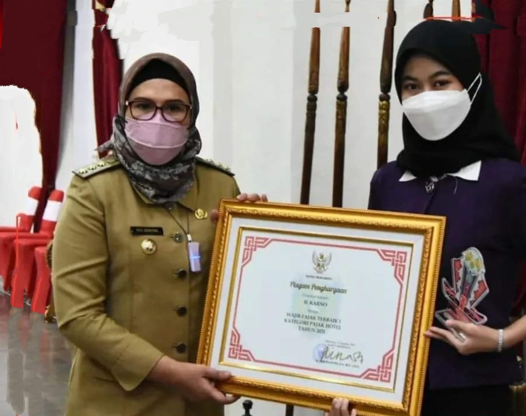 Hotel Wiwi Perkasa Raih Pengharagaan dari Bupati Nina Sebagai Wajib Pajak Terbaik