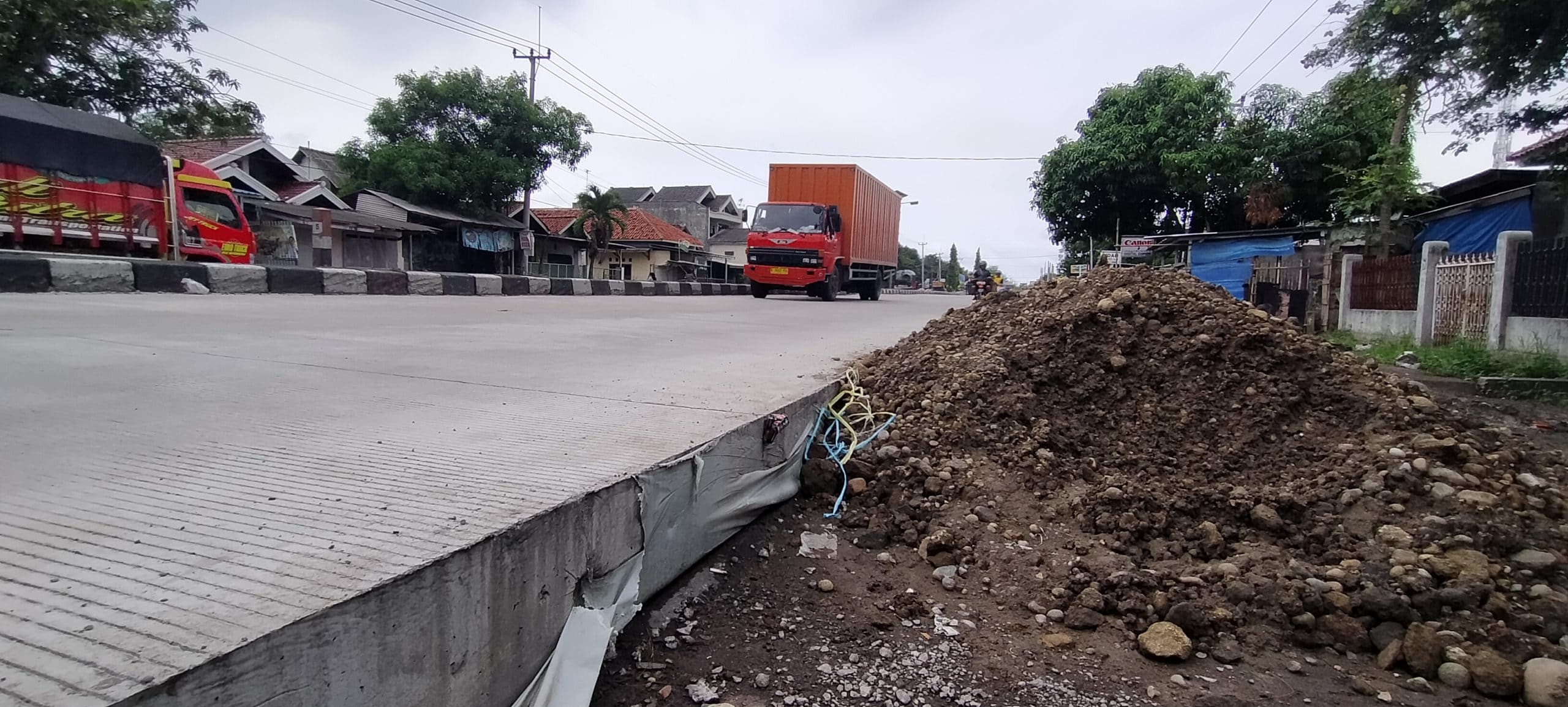 Betonisasi Hampir Tuntas, Arus Lalu Lintas Lancar