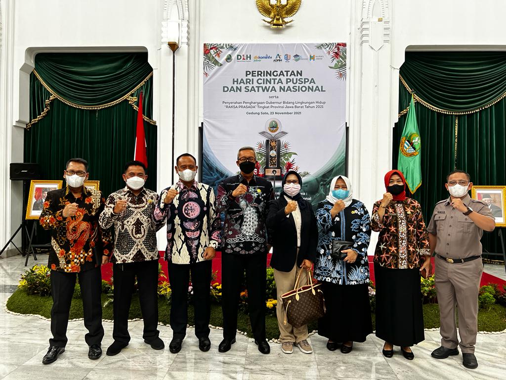 SMPN 1 Karangampel dan Polytama Raih Raksa Prasada