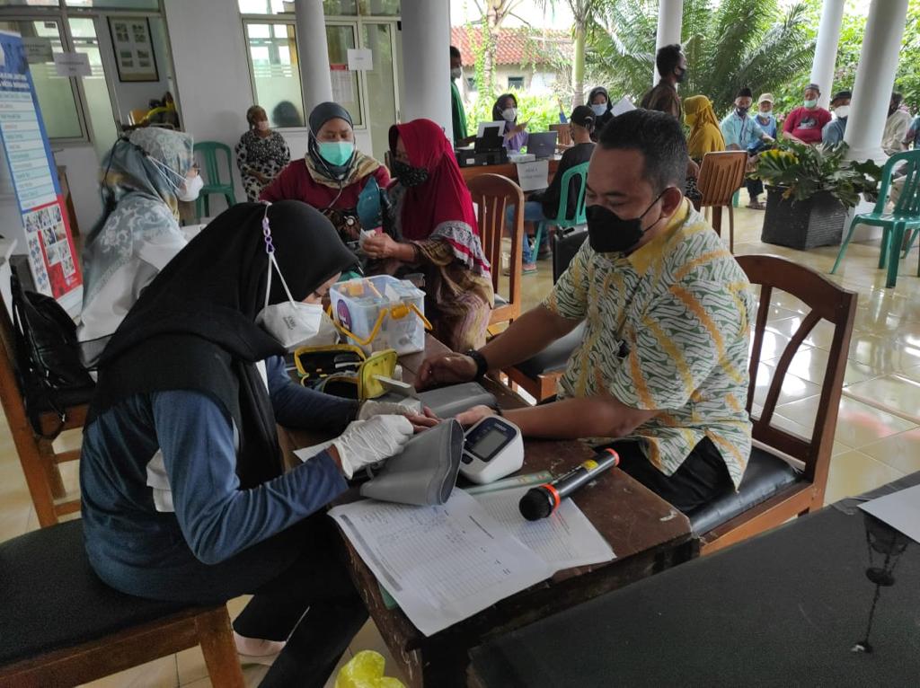 Gelar Pemeriksaan Kesehatan Gratis dan Kegiatan Vaksinasi