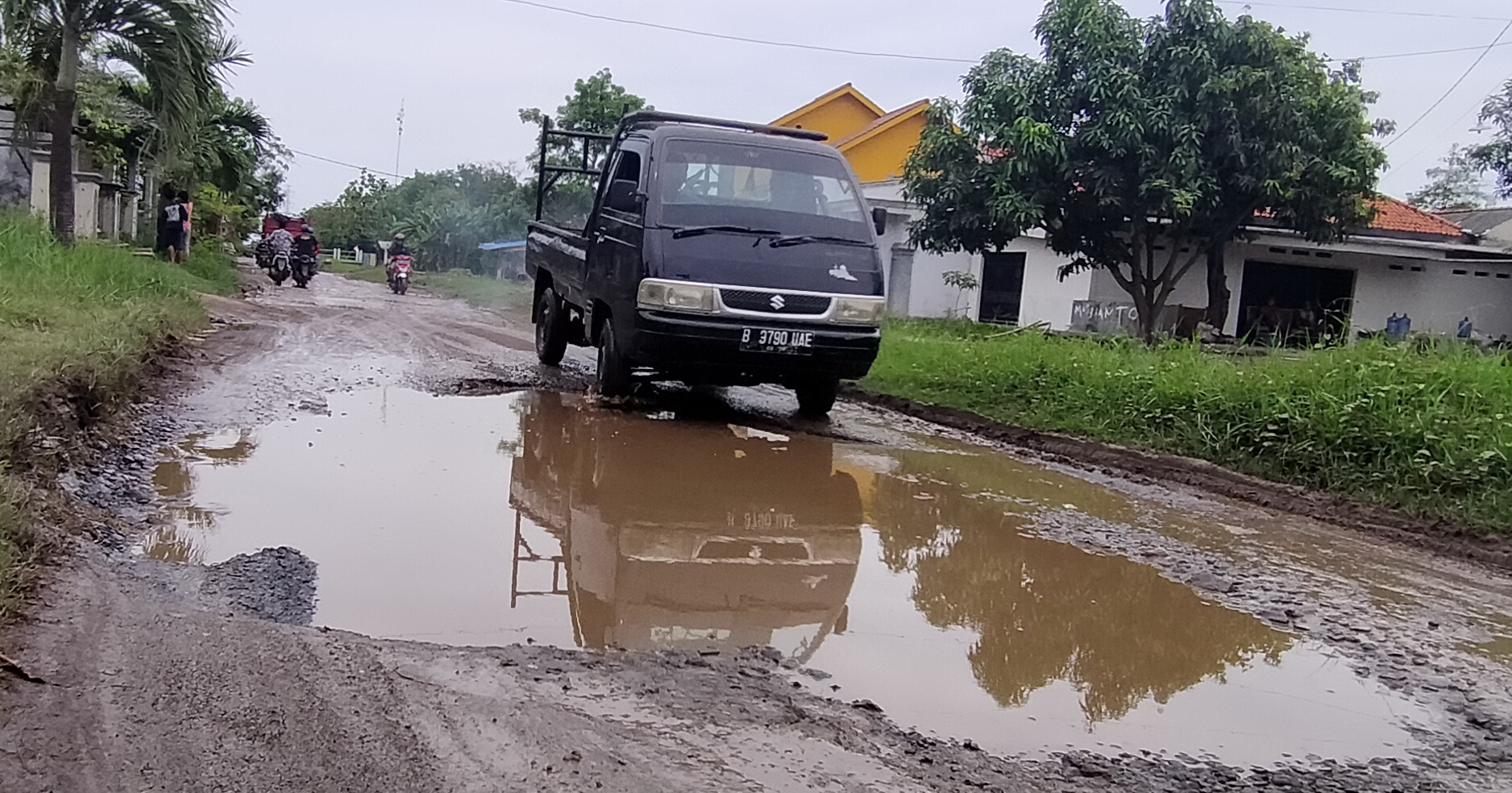 Jalan Arjasari Mirip Kubangan