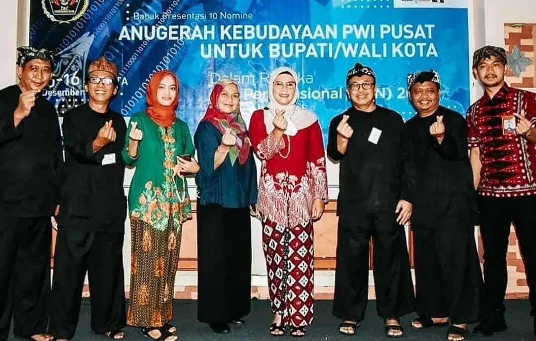 Angkat Tradisi Ngarot, Bupati Nina Raih Anugerah Kebudayaan PWI