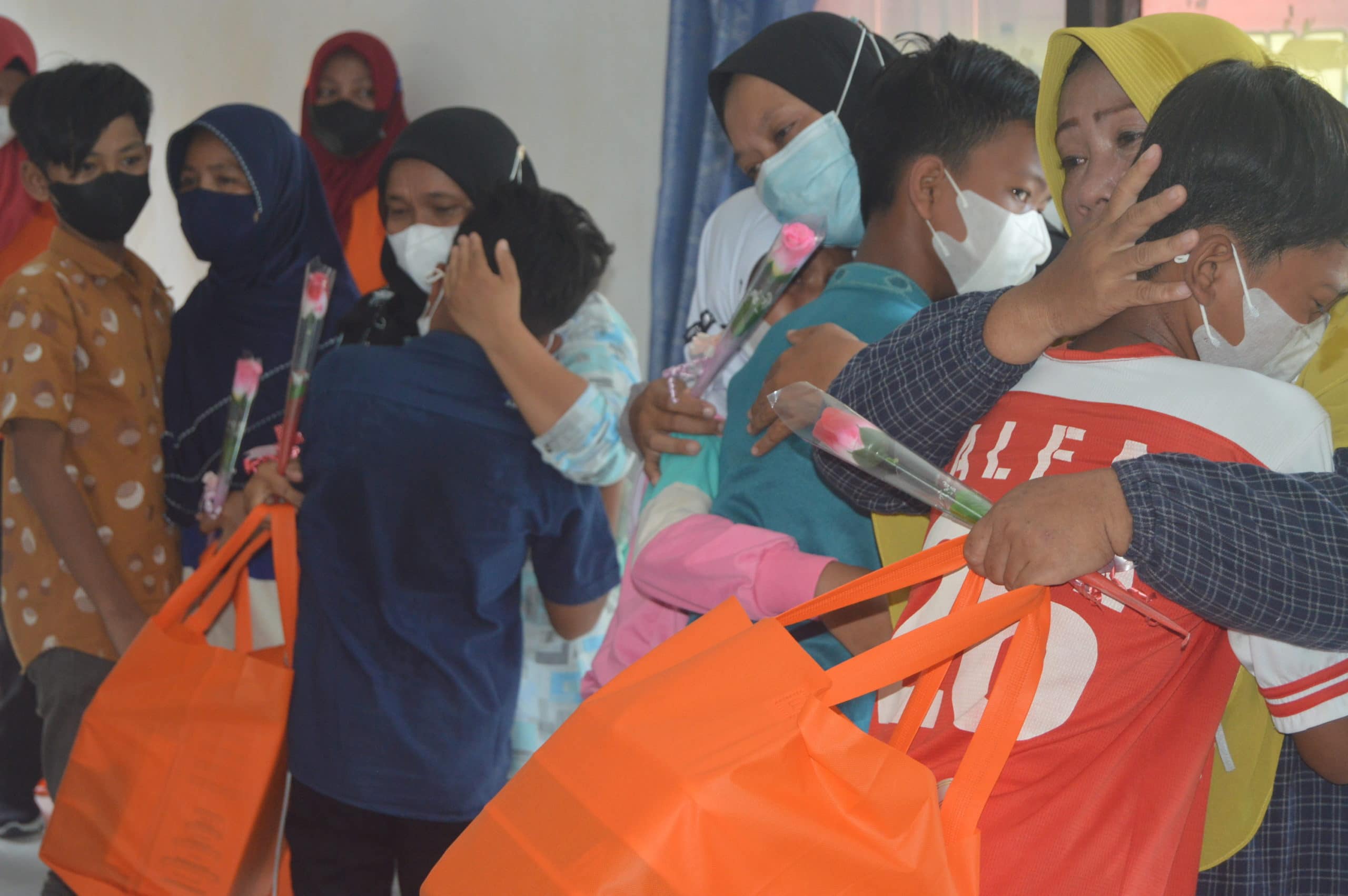 Peringati Hari Ibu, Ajak Ibu-Anak Bermain Hingga Sungkeman Bikin Haru