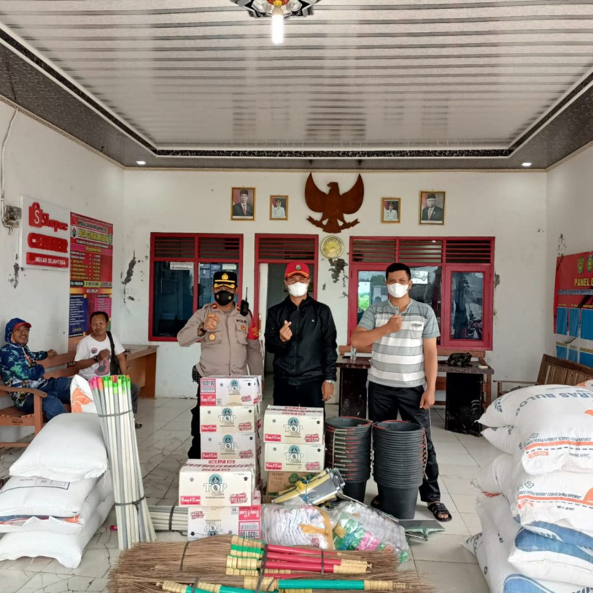 DKP Salurkan Beras bagi Terdampak Rob