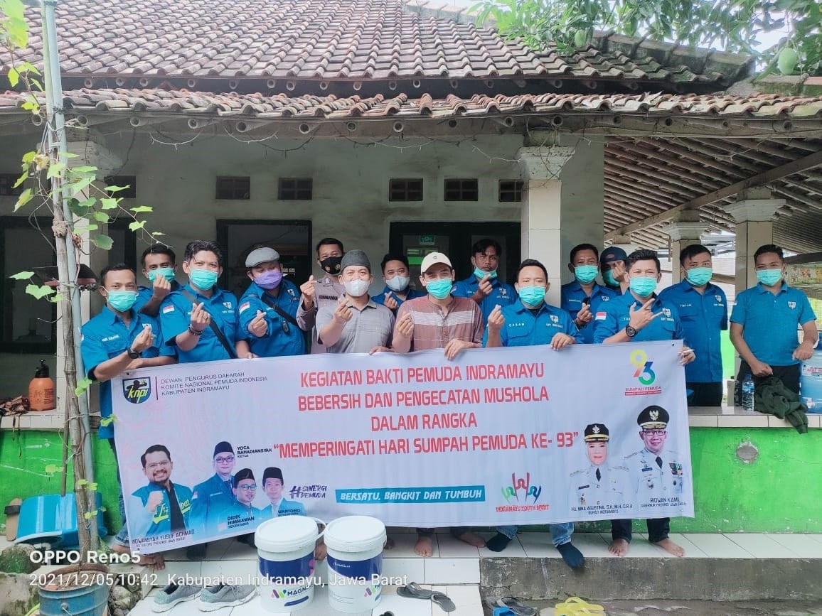 KNPI Bersih-bersih Musala Terpencil