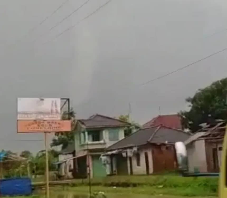 Angin Puting Mengamuk di Cipedang Indramayu, Rumah Warga Rusak