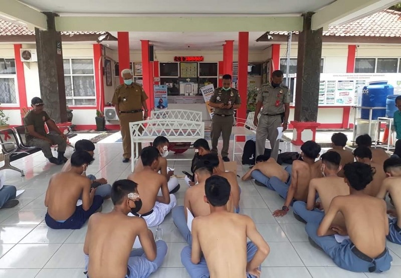Keluyuran saat Jam Belajar, Pelajar di Indramayu Diciduk Razia Satpol PP Jatibarang