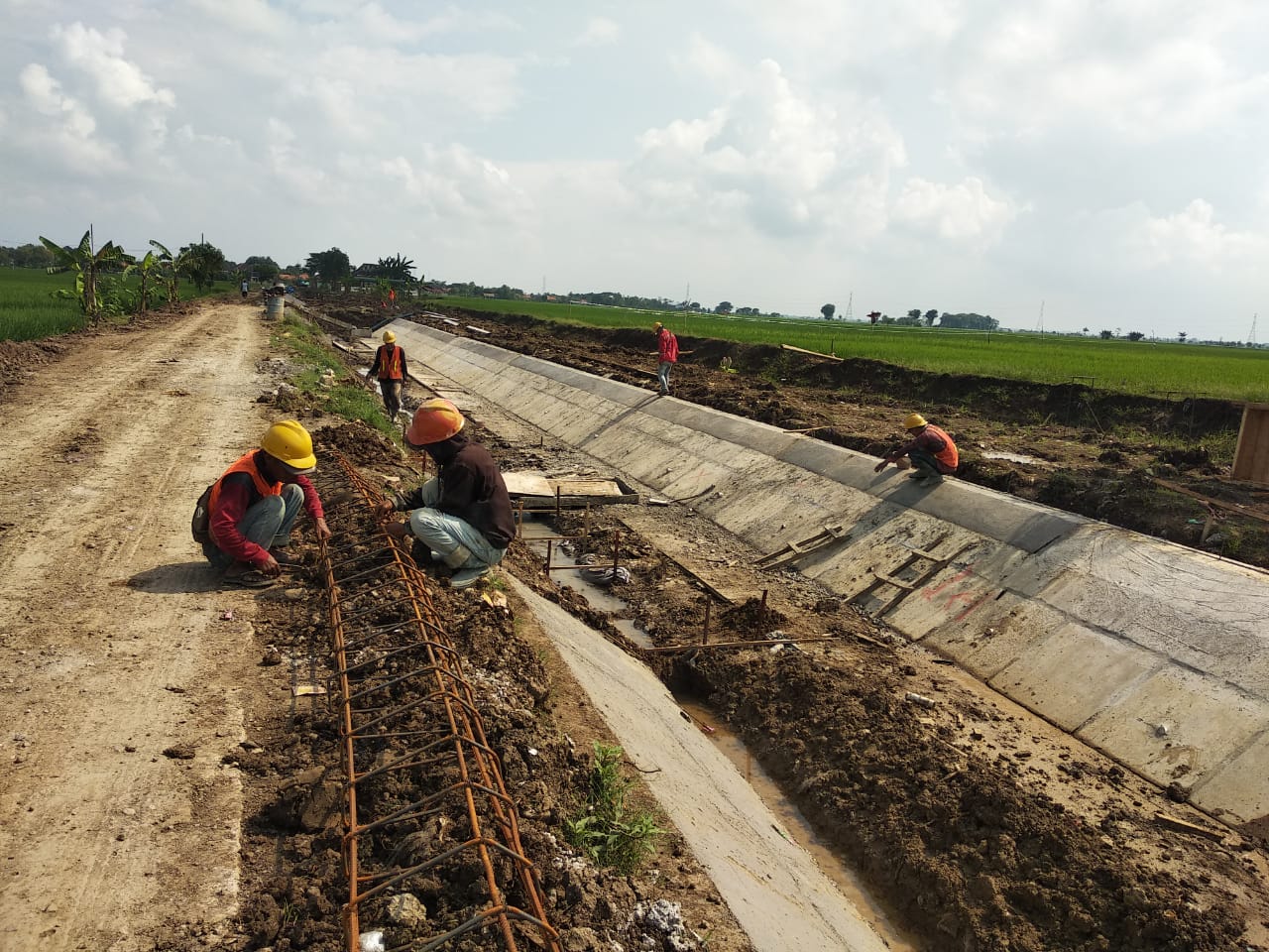 Kerjakan Normalisasi Sungai Jumbleng
