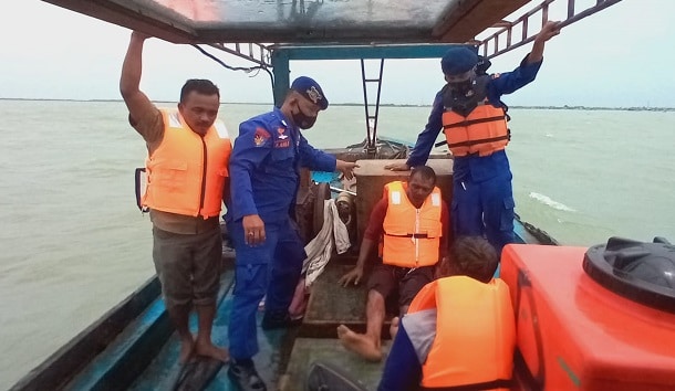 Nelayan Patrol Hilang, Perahu Tenggelam Diterjang Ombak di Laut Indramayu