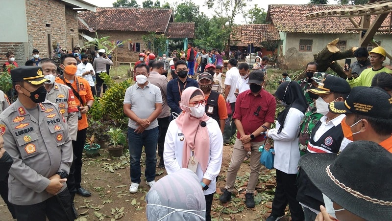 Korban Puting Beliung Dikunjungi Bupati Indramayu