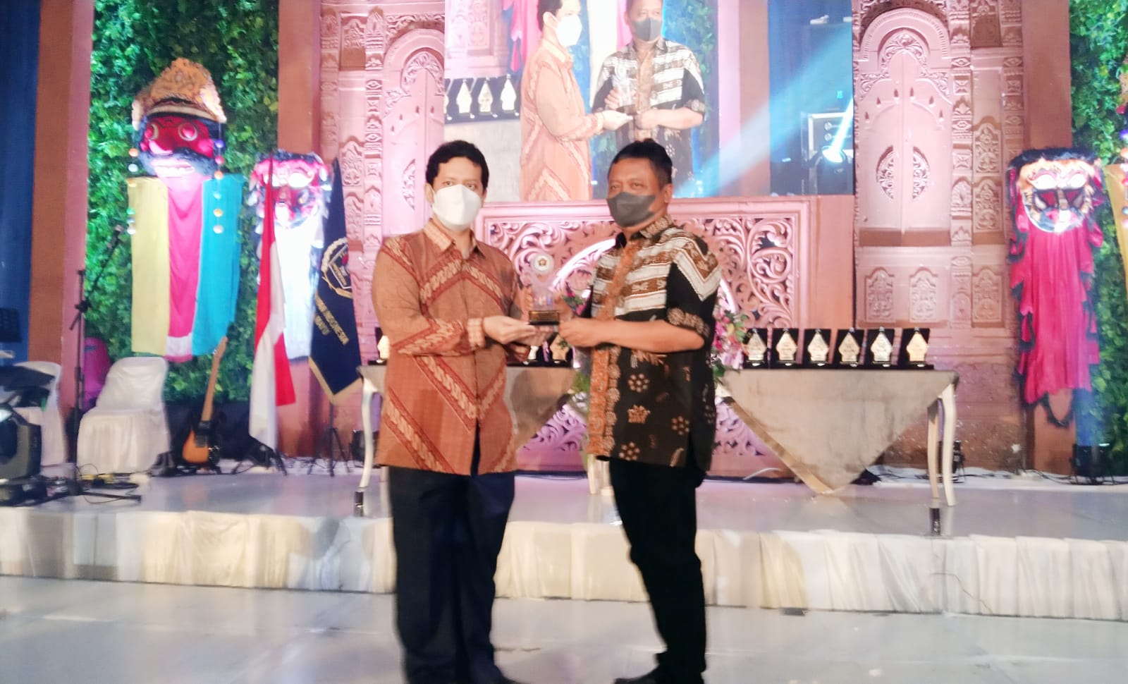 PWI Beri Penghargaan PLTU Indramayu