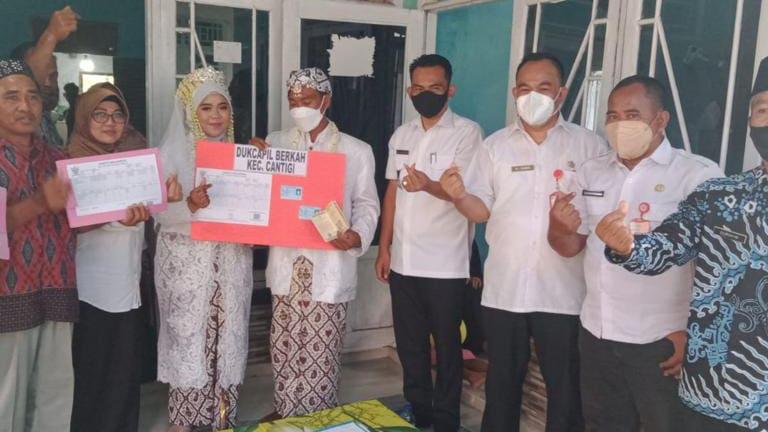 Bupati Hj Nina Agustina SH MH CRA Buat Gebrakan Pelayanan Adminduk Program Patas, Dukcapil Berkah Hingga KIA
