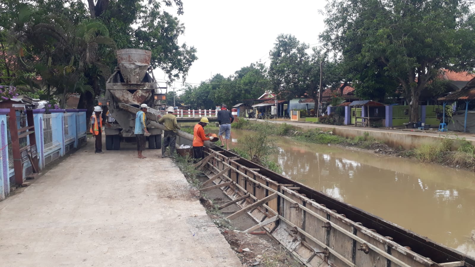 PT. Jaya Kontruksi Kebut Pekerjaan Saluran Sekunder
